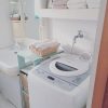 狭い脱衣所・洗面所・洗濯スペースをおしゃれに有効活用。壁面棚を設置。